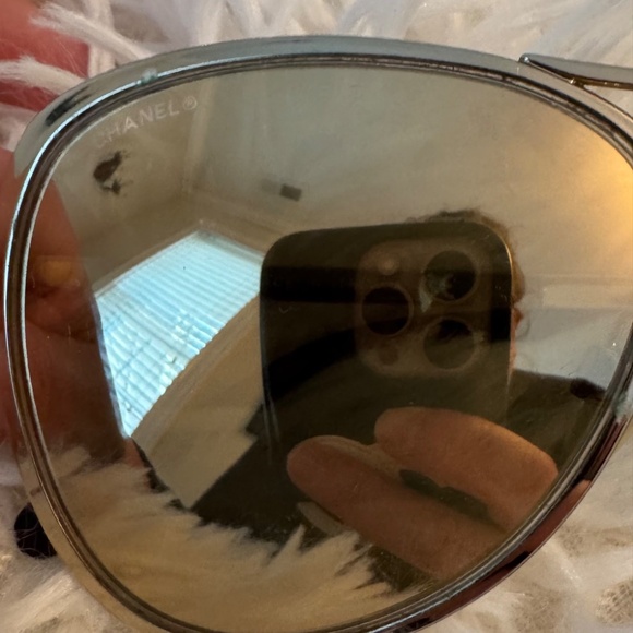 AUTHENTIC Women’s Chanel 18k Gold Mirrored Pilot Sunglasses - Picture 6 of 6